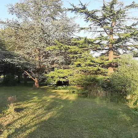 Au Cabanon De *